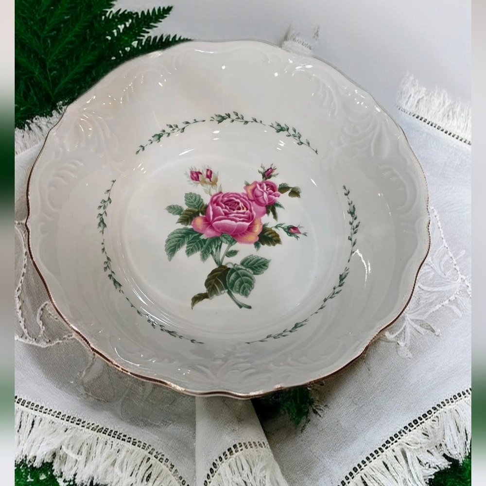 Vintage Gibson "Victorian Rose" Scalloped Rim Soup/Serving Bowl 8-9"